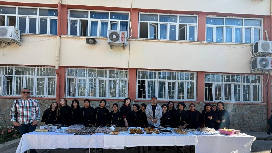 OKULUMUZDA KERMES DÜZENLENDİ
